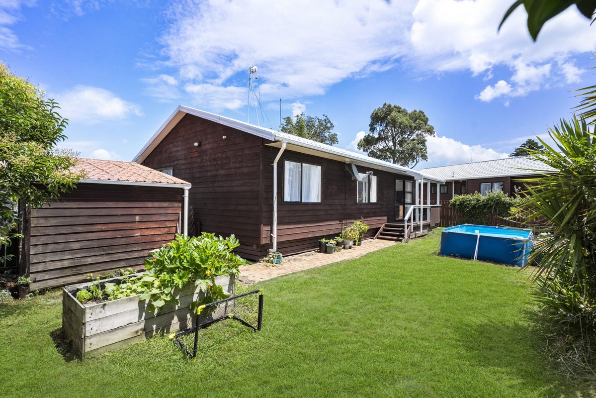 11/390 West Coast Road, Glen Eden, Auckland - Carousel 1