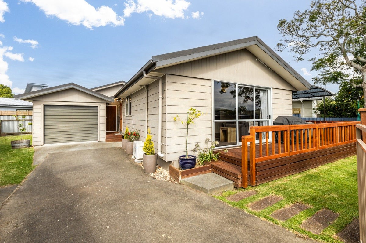 2 Otatara Road, Taradale, Napier - Carousel 1