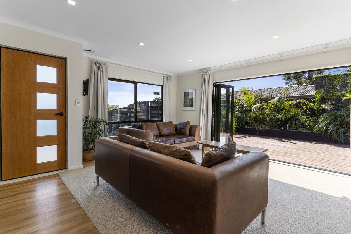 1/103 Wallace Road, Mangere Bridge, Auckland - Carousel 2