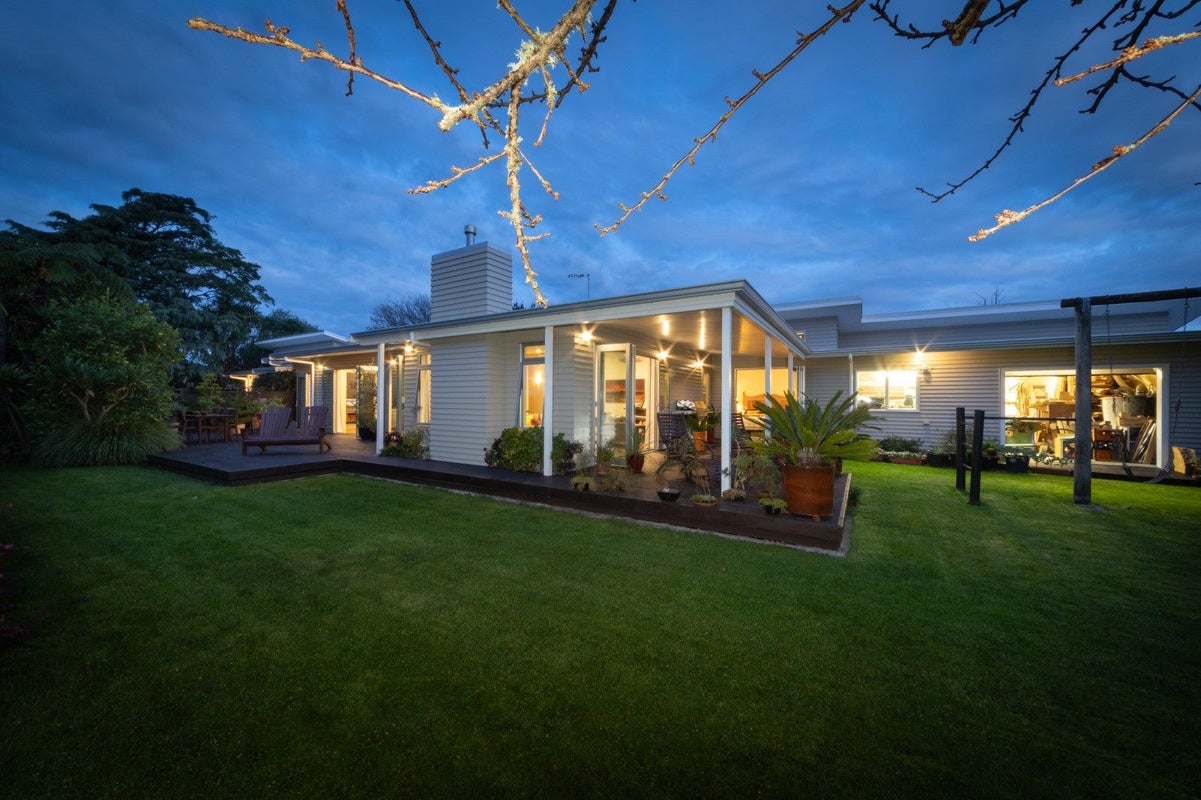 72 Pahiatua Street, Hokowhitu, Palmerston North - Carousel 1