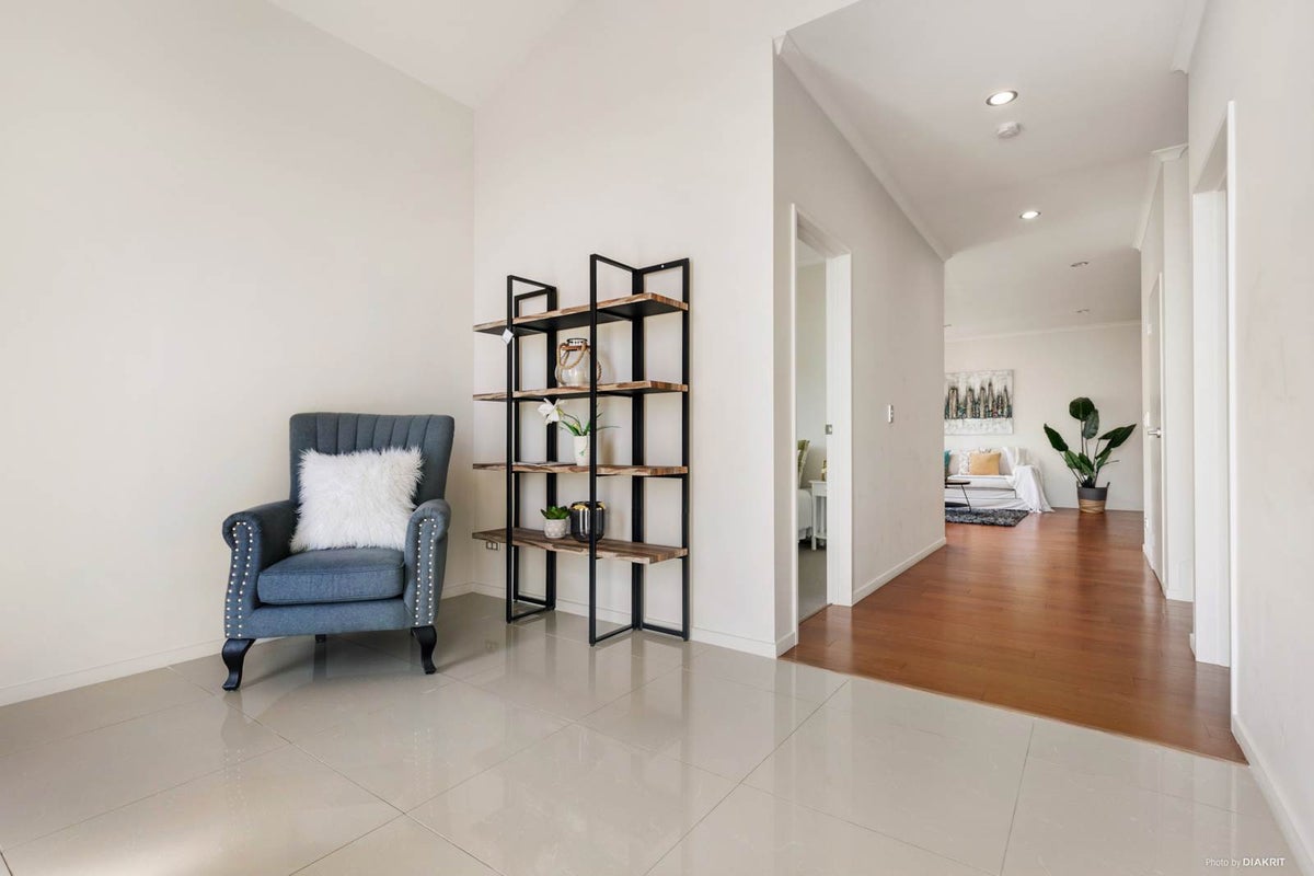 28 Loughros Place, Pinehill, Auckland - Carousel 2