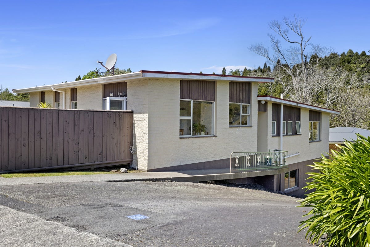 79 Pembroke Street, Westown, New Plymouth - Carousel 1