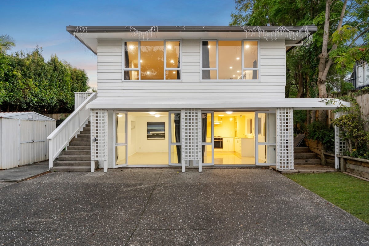 704A East Coast Road, Pinehill, Auckland - Carousel 1