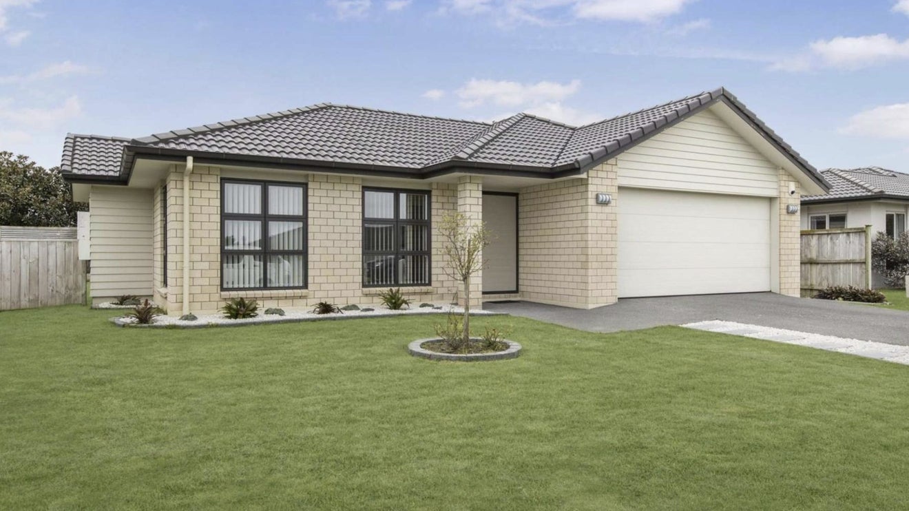 7 Strathaven Road, Wattle Downs, Auckland - Carousel 1