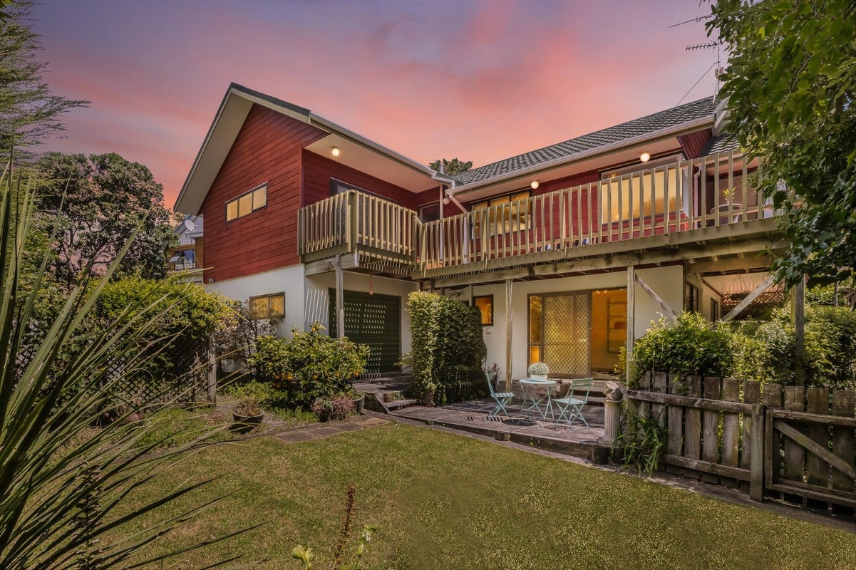 35 Shackle Lane, Whitby, Porirua - Carousel 1