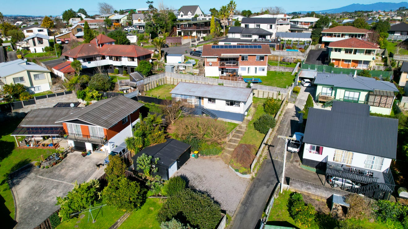 31 Livingstone Avenue, Nawton, Hamilton - Carousel 20