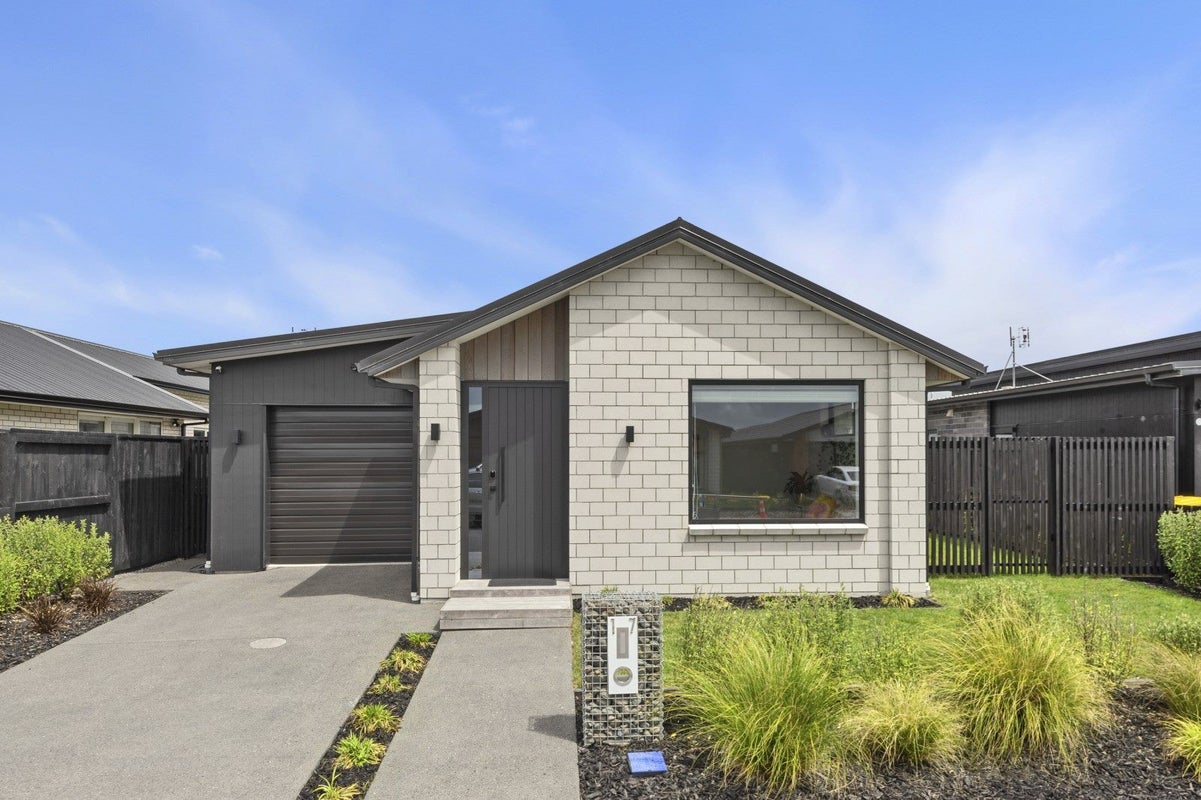 17 Naismith Street, Chartwell, Hamilton - Carousel 1