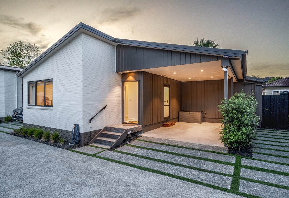 16B Cairngorm Place, Highland Park, Auckland - Carousel 1