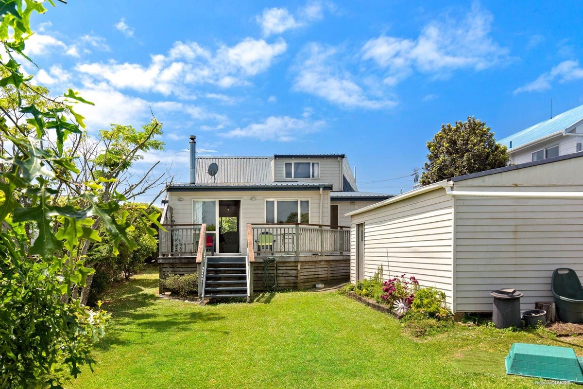 1385 Whangaparaoa Road, Army Bay, Whangaparaoa - Carousel 2