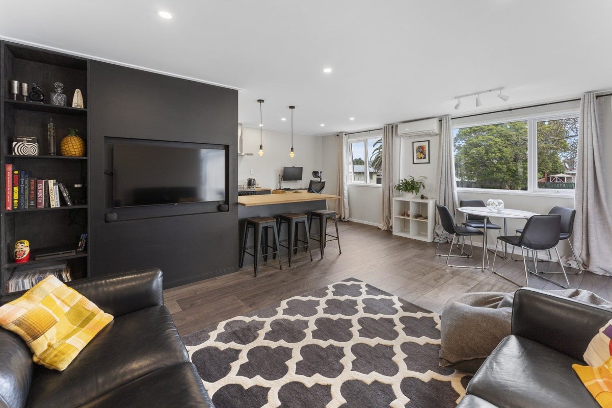 5 Kansas Grove, Totara Park, Upper Hutt - Carousel 2
