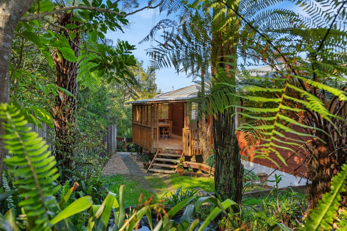 2/18 Atlantis Place, Totara Vale, Auckland - Carousel 2