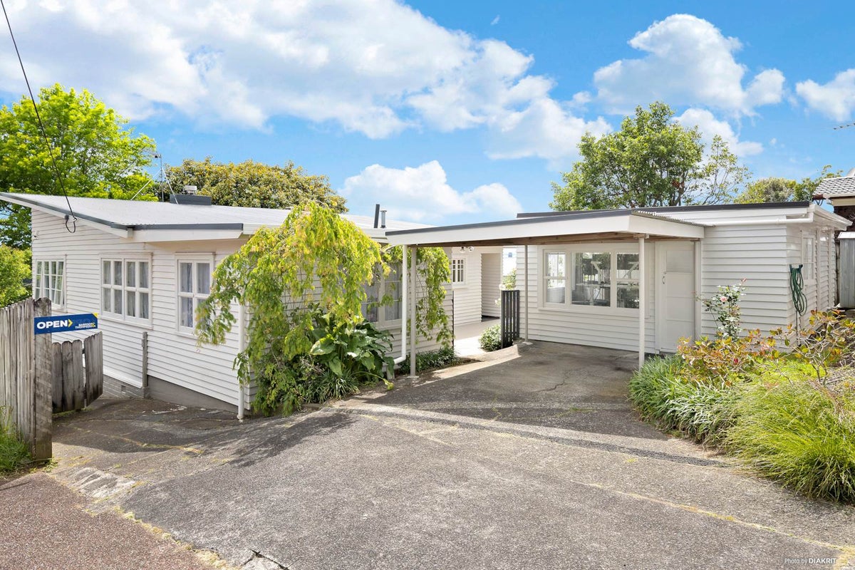 135A Mokoia Road, Birkenhead, Auckland - Carousel 1