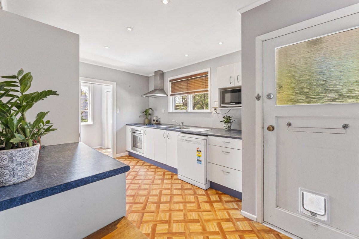 52 Bird Grove, Stokes Valley, Lower Hutt - Carousel 23