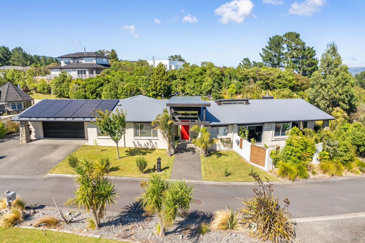 41 Mount Marua Drive, Timberlea, Upper Hutt - Carousel 1