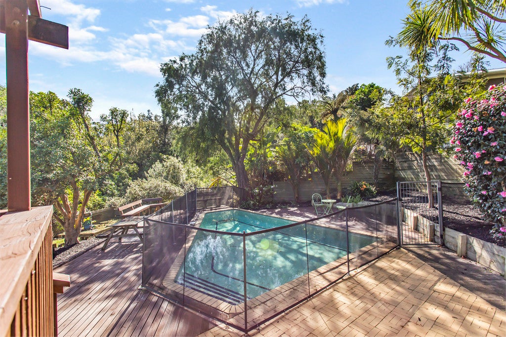 32 Gibbs Crescent, Red Hill, Papakura - Carousel 2