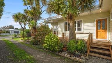 35 Kiharoa Street, Otaki Beach, Otaki - Carousel 1