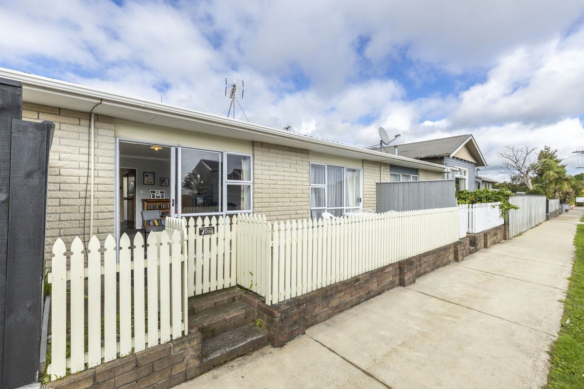 2/220 CORONATION Avenue, WELBOURN, NEW PLYMOUTH - Carousel 2