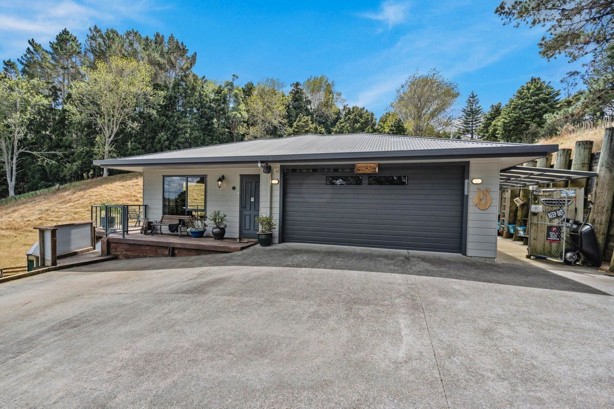 59 Parakiore Road, Whangarei - Carousel 1