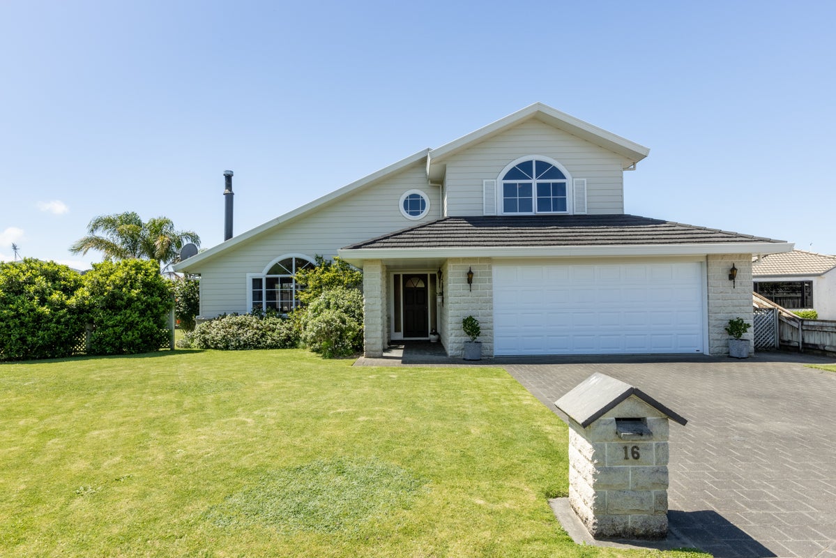 16 Bishops Close, Greenmeadows, Napier - Carousel 1