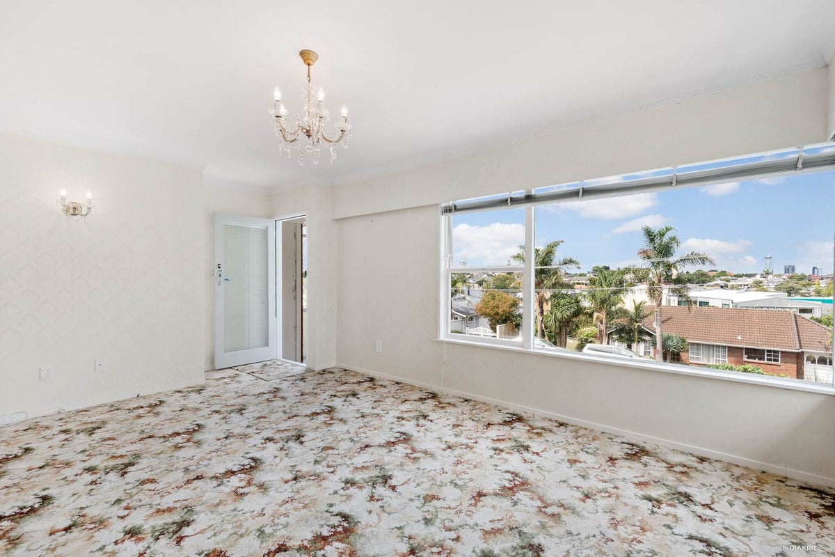 1/6 East Coast Road, Milford, Auckland - Carousel 2
