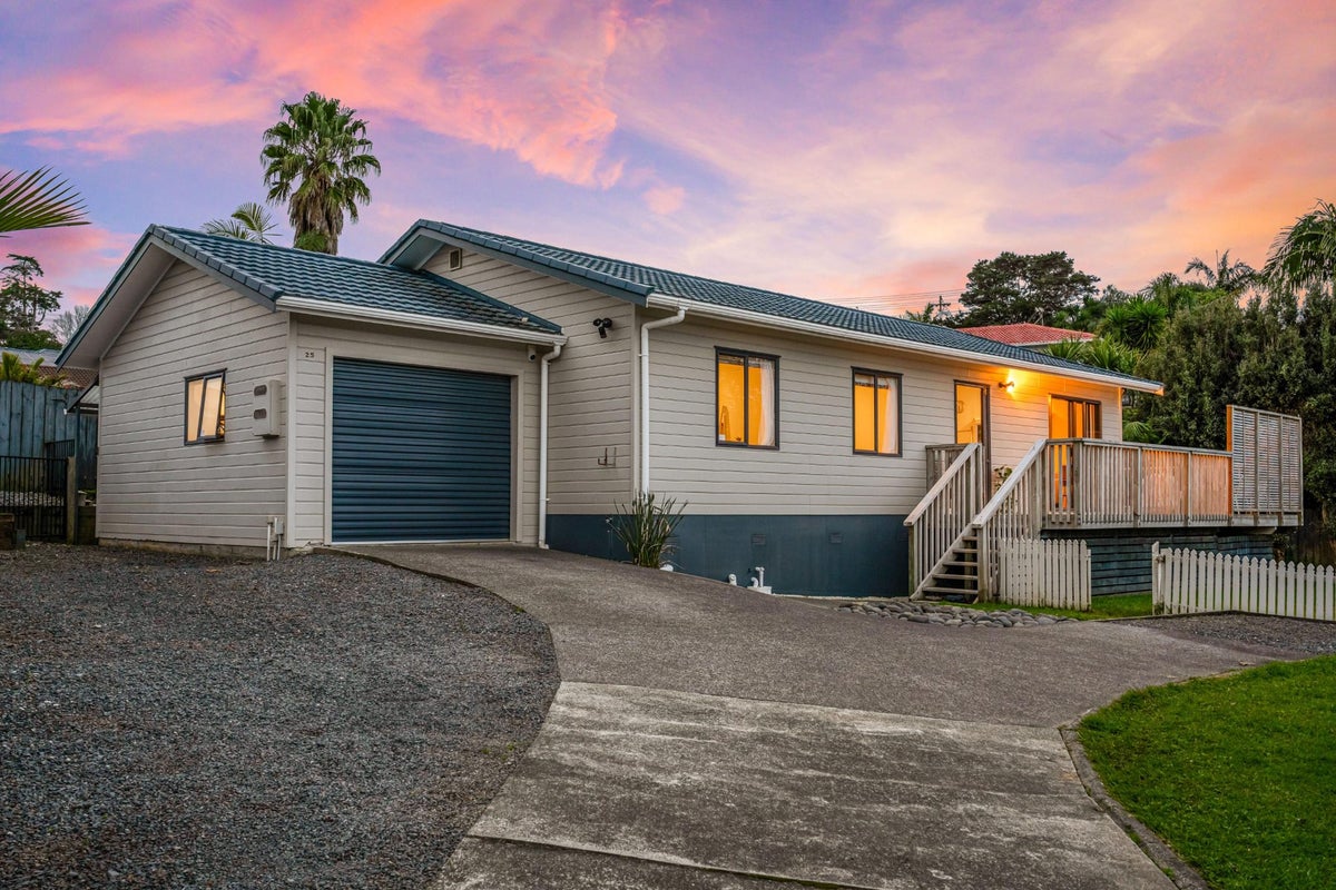 25 Broadfield Street, Massey, Auckland - Carousel 1