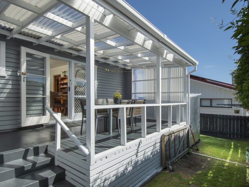 17A Manson Street, Gate Pa, Tauranga - Carousel 1