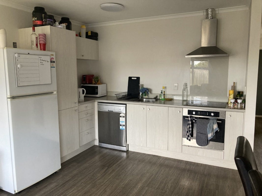 57 Chiefs Court, Hamilton East, Hamilton - Carousel 2