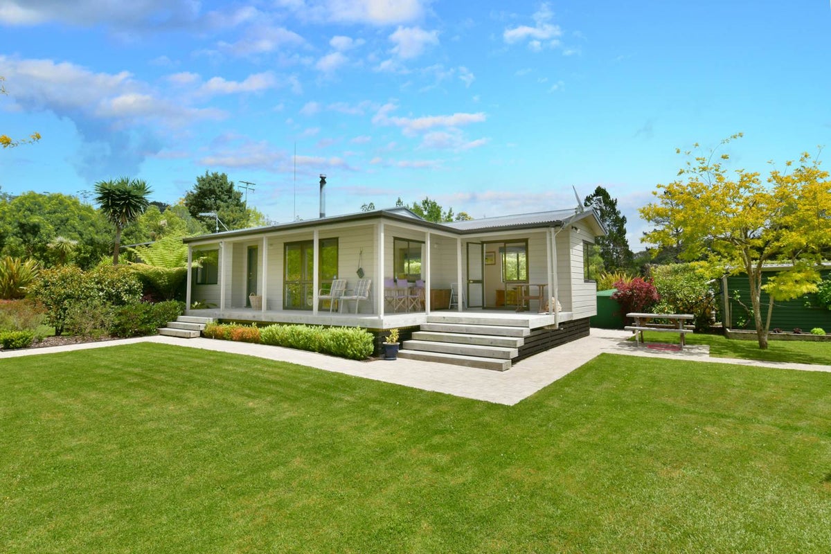 204 Foster Road, Kumeu - Carousel 1