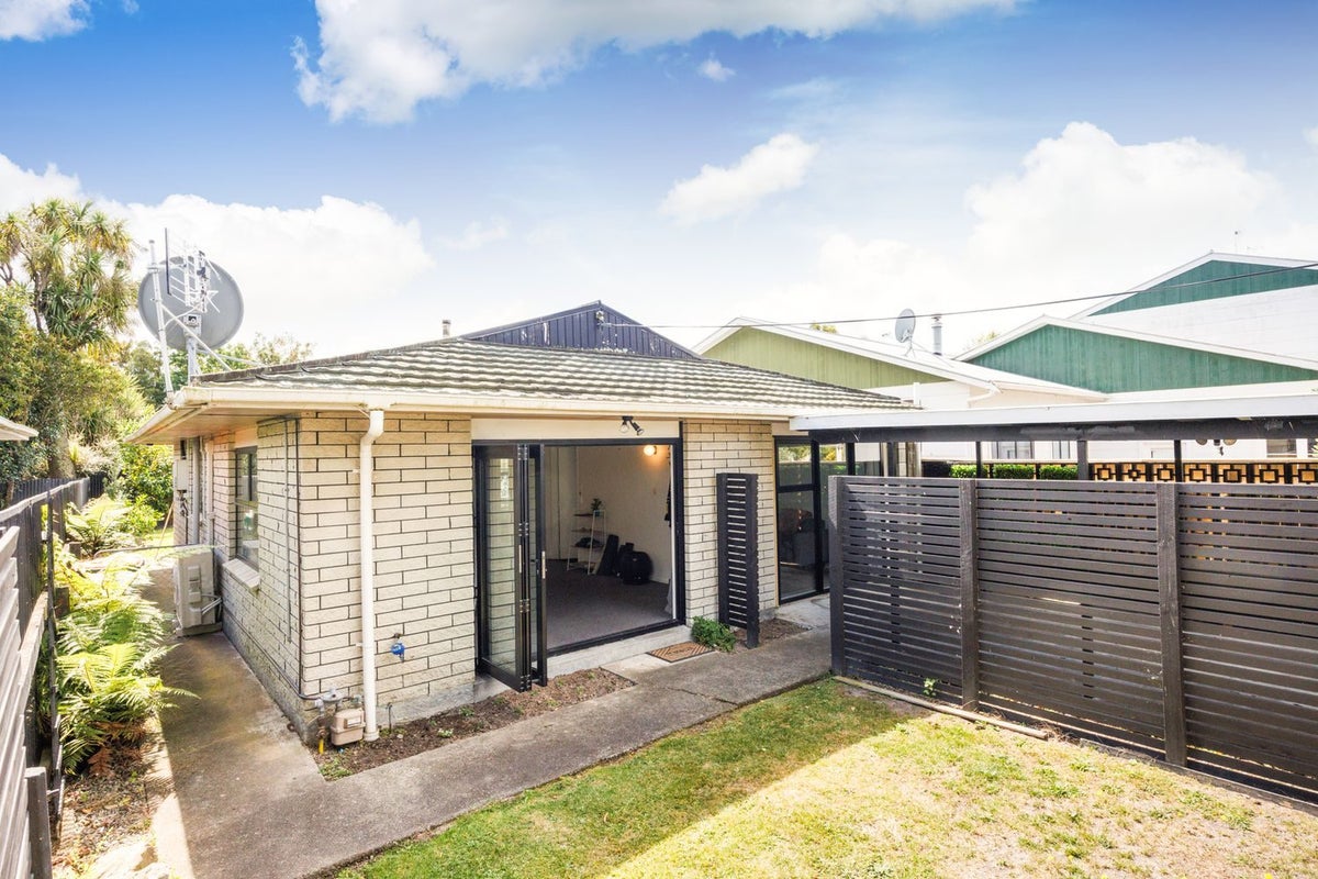 11 Slacks Road, Awapuni, Palmerston North - Carousel 1