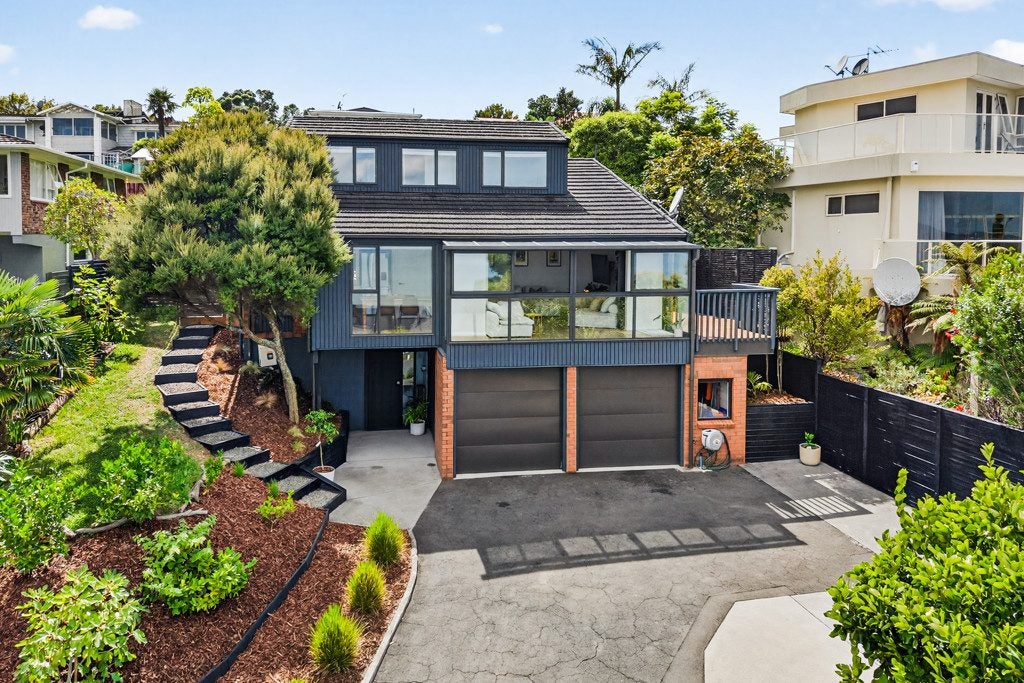 11 Brigantine Drive, Beach Haven, Auckland - Carousel 2