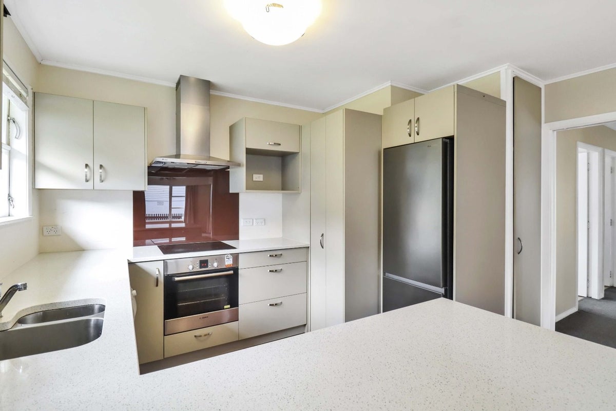 3 Parnell Street, Fairfield, Lower Hutt - Carousel 2