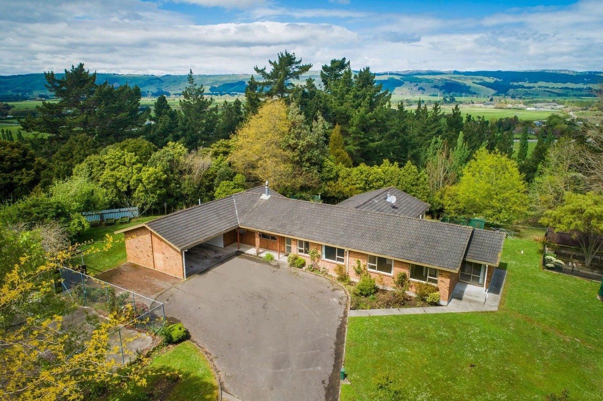 164 Hendersons Line, Kelvin Grove, Palmerston North - Carousel 1