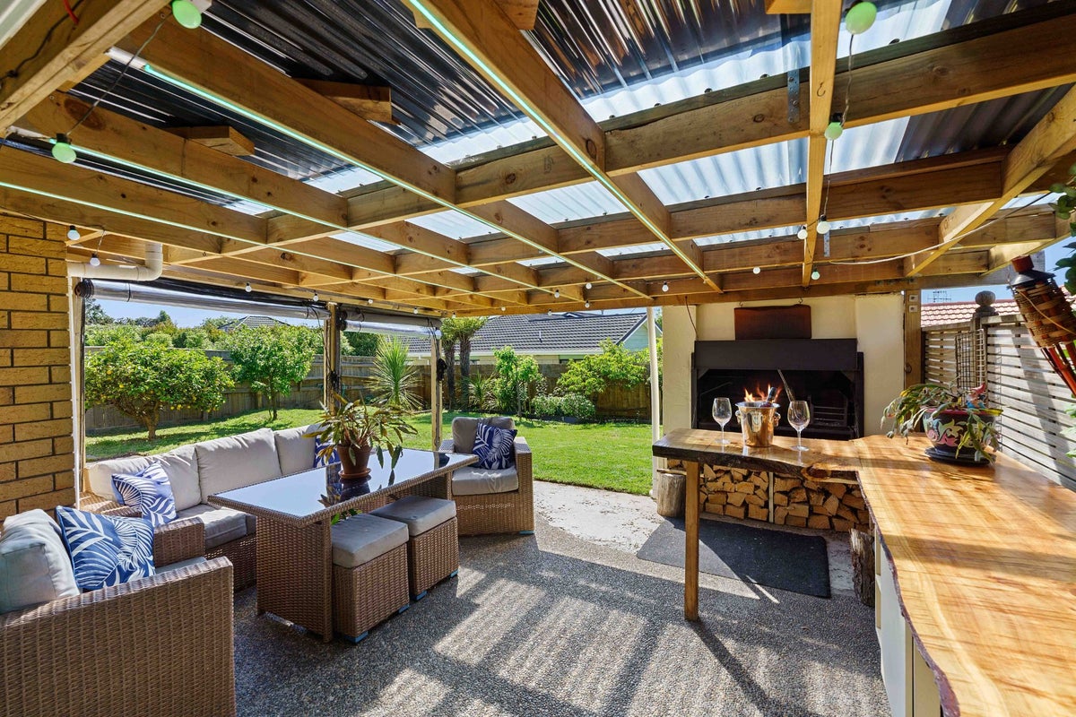 57 Regent Drive, Paraparaumu Beach, Paraparaumu - Carousel 1