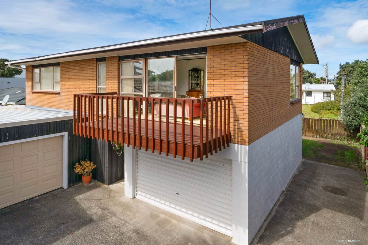 3/24 Tamariki Avenue, Kelston, Auckland - Carousel 2