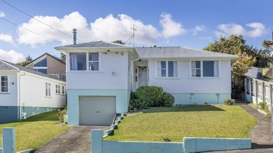 93 Taylor Terrace, Tawa, Wellington - Carousel 1