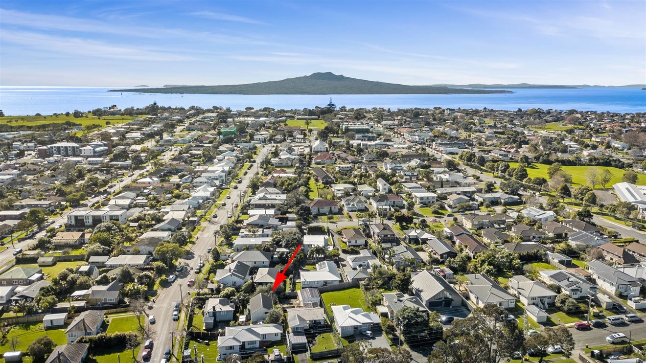 2/33 Egremont Street, Belmont, Auckland - Carousel 1
