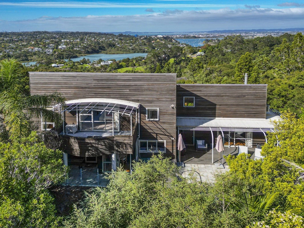 32 Te Araroa Drive, Paremoremo, Auckland - Carousel 1
