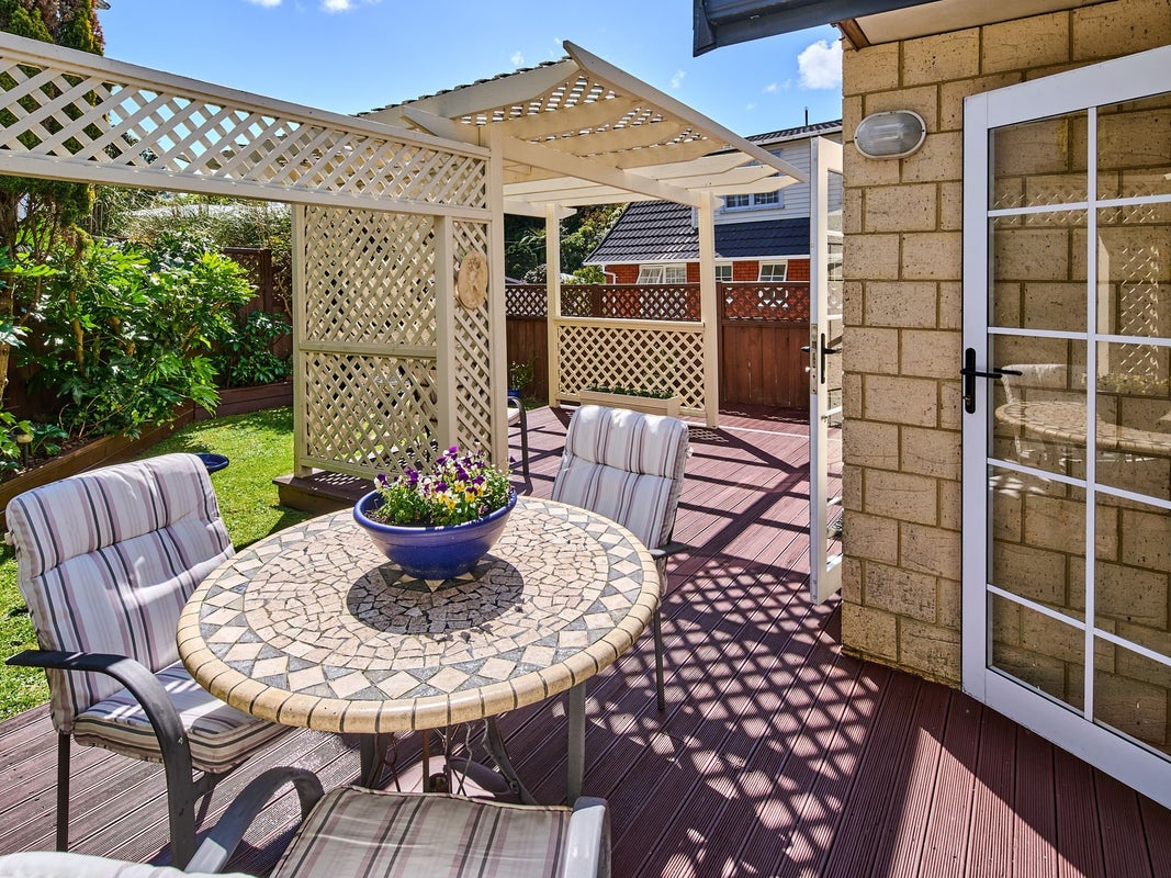 20A Redwood Avenue, Tawa, Wellington - Carousel 1