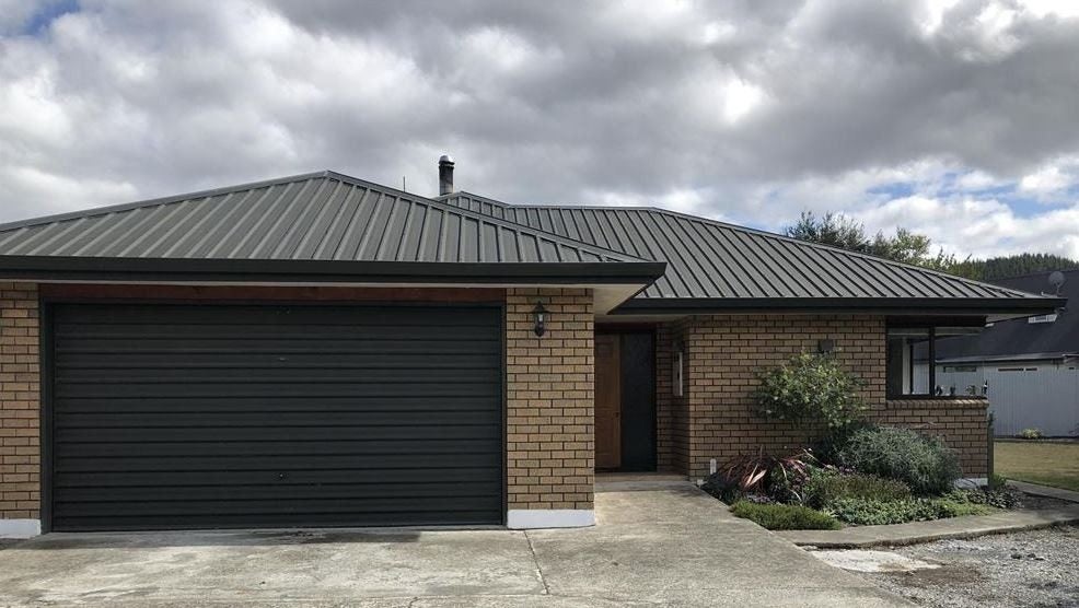 17 Martin Avenue, Wakefield - Carousel 1