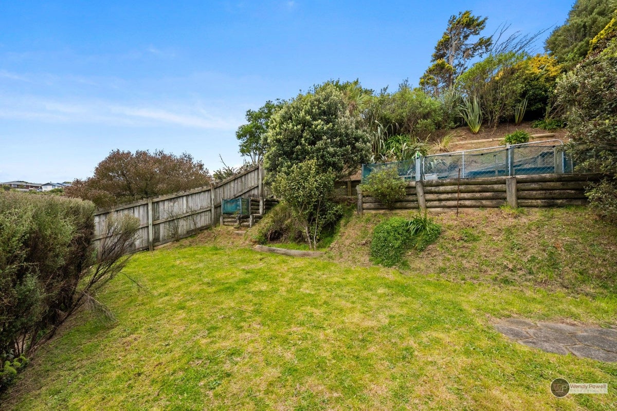 3 Mossburn Grove, Kelson, Lower Hutt - Carousel 18