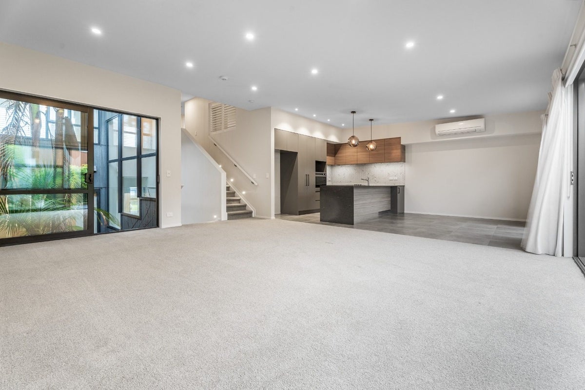 8 Gateway Avenue, Beachlands, Auckland - Carousel 2