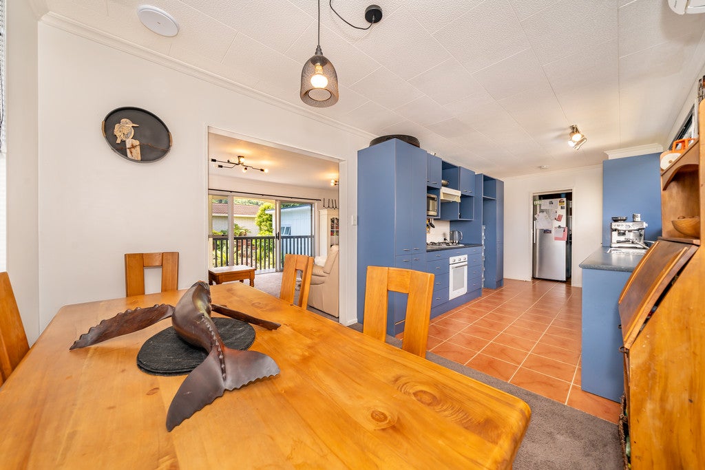 4 Hartford Crescent, Totara Park, Upper Hutt - Carousel 2