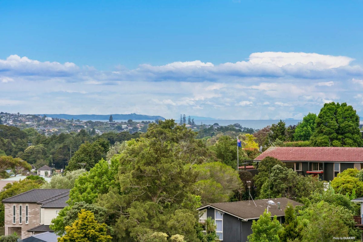 1/11 Lynngate Place, Hillcrest, Auckland - Carousel 2