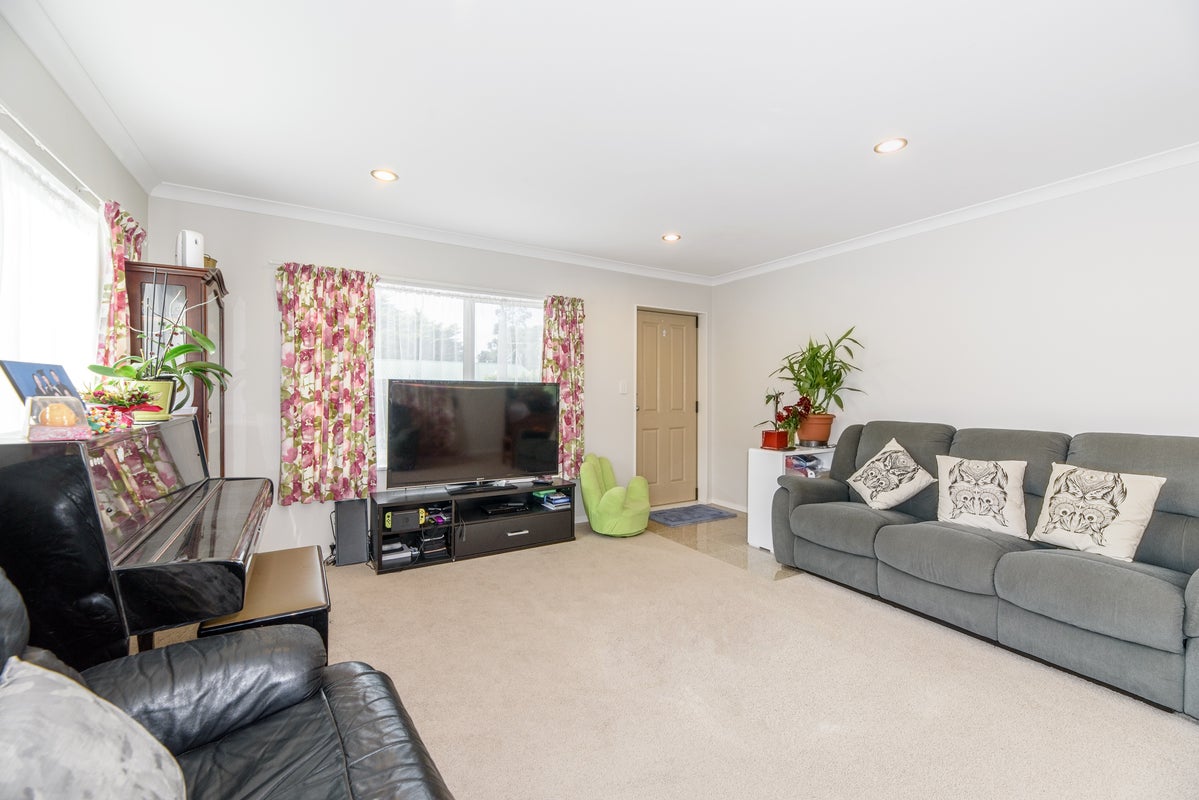 28A Golf Road, New Lynn, Auckland - Carousel 2
