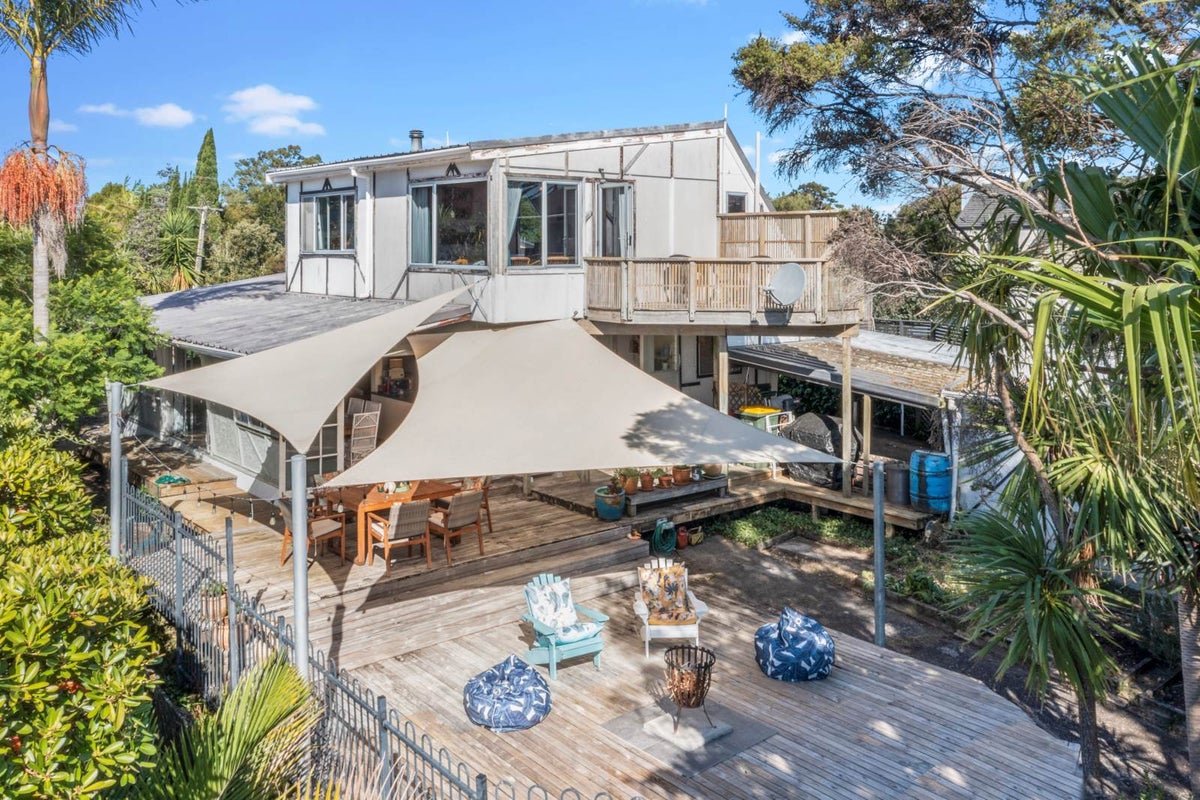 3 Holgate Avenue, Herald Island, Auckland - Carousel 1