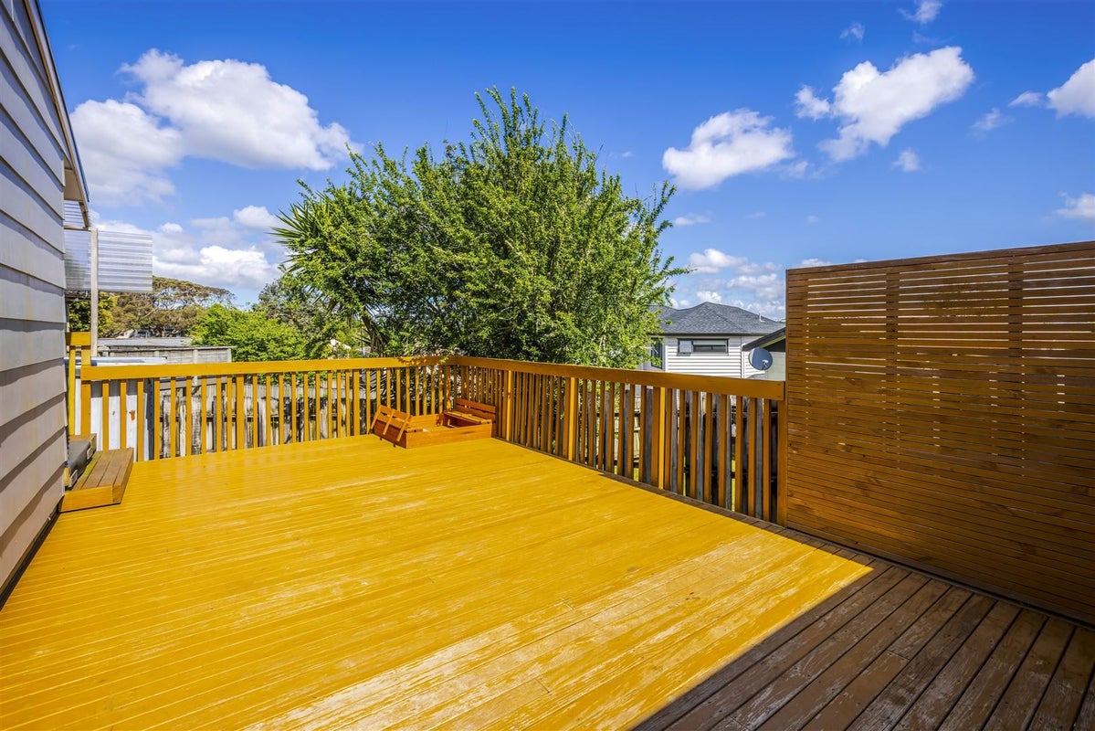1/10 Oreil Avenue, West Harbour, Auckland - Carousel 2