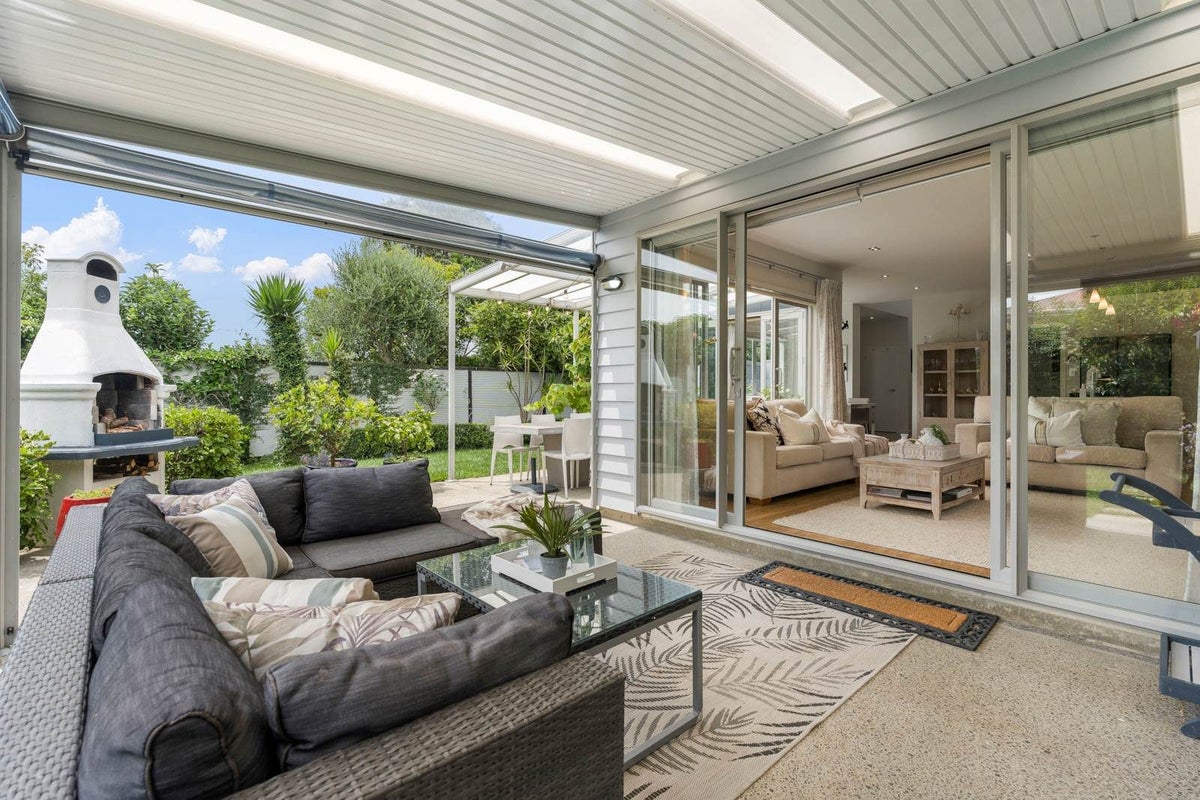 9A Sharon Road, Waiake, Auckland - Carousel 2