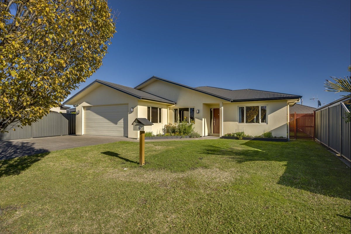 6 Palliser Place, Poraiti, Napier - Carousel 2