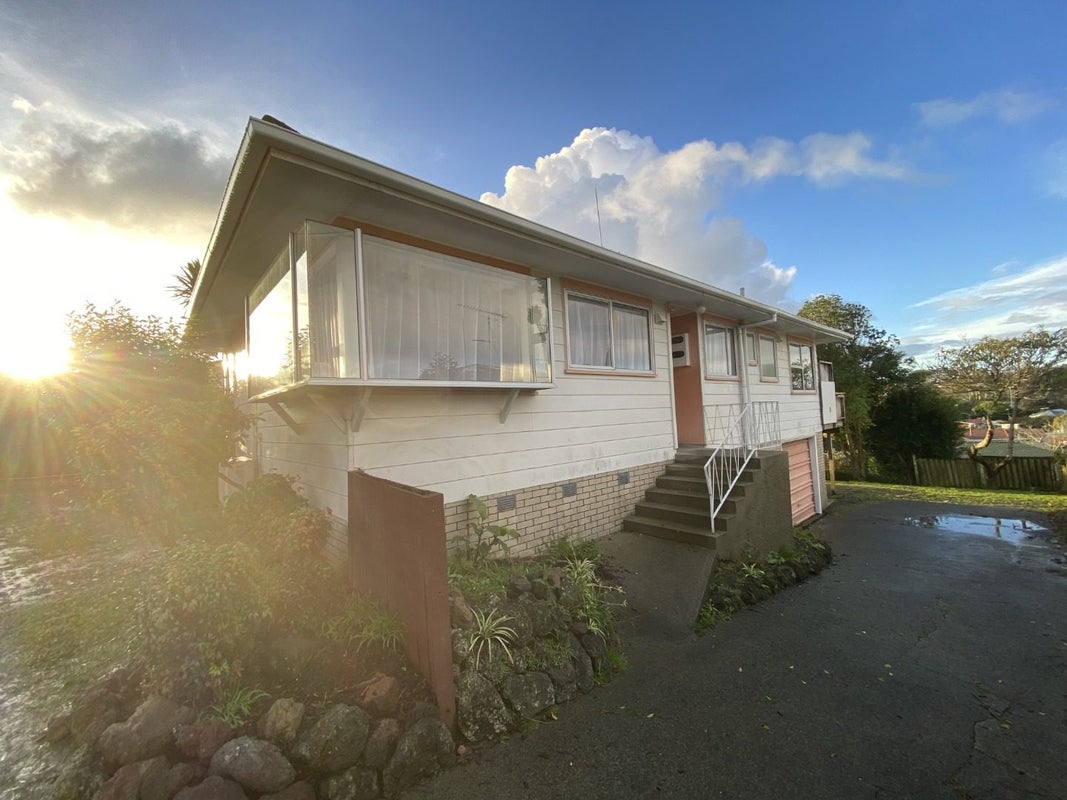 29 Cockayne Crescent, Sunnynook, Auckland - Carousel 1