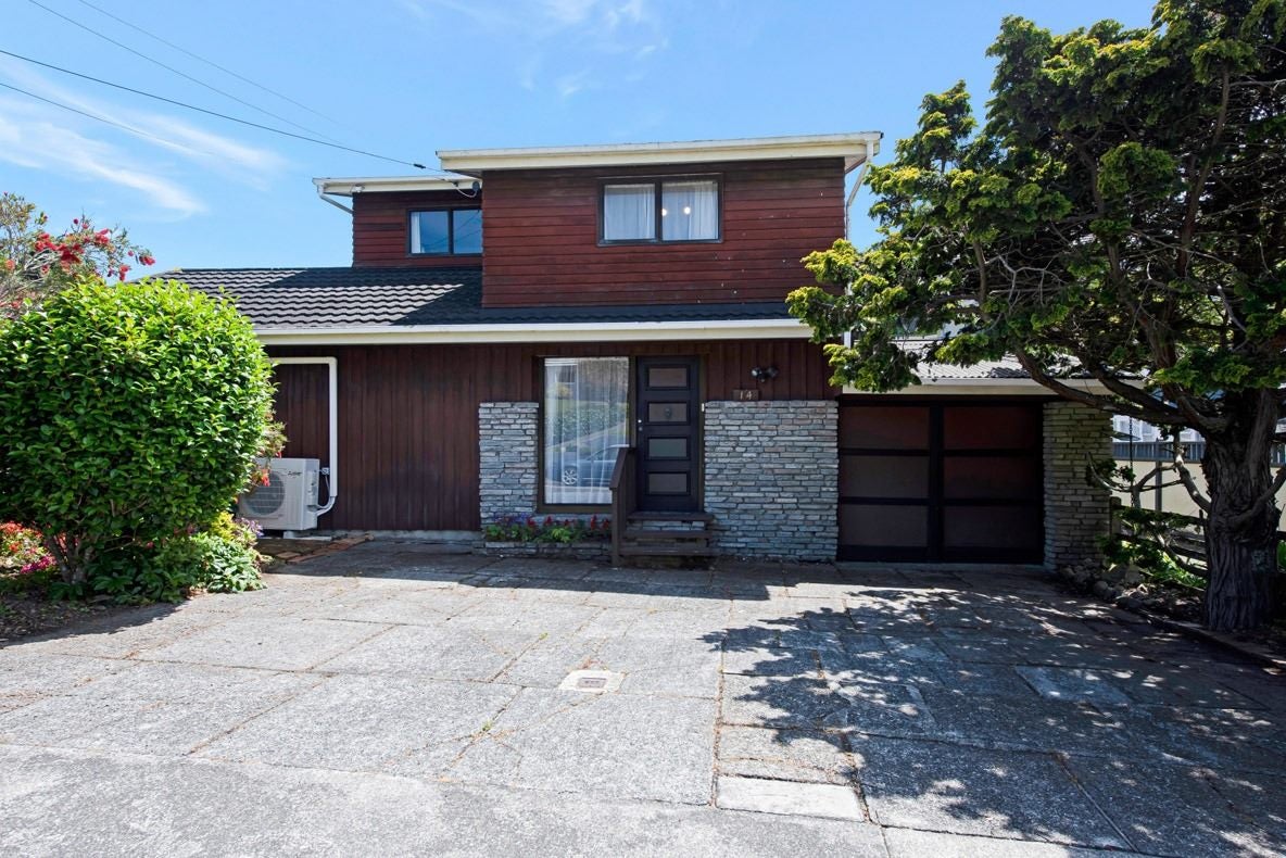 14 Redwood Avenue, Tawa, Wellington - Carousel 1